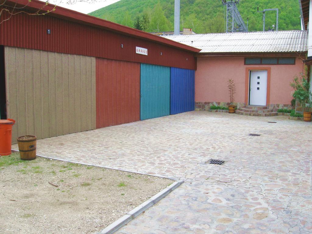 Amfora Rooms Caribrod Dimitrovgrad Esterno foto