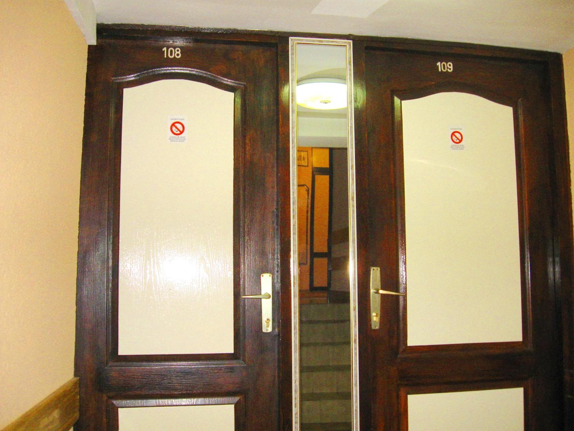 Amfora Rooms Caribrod Dimitrovgrad Esterno foto